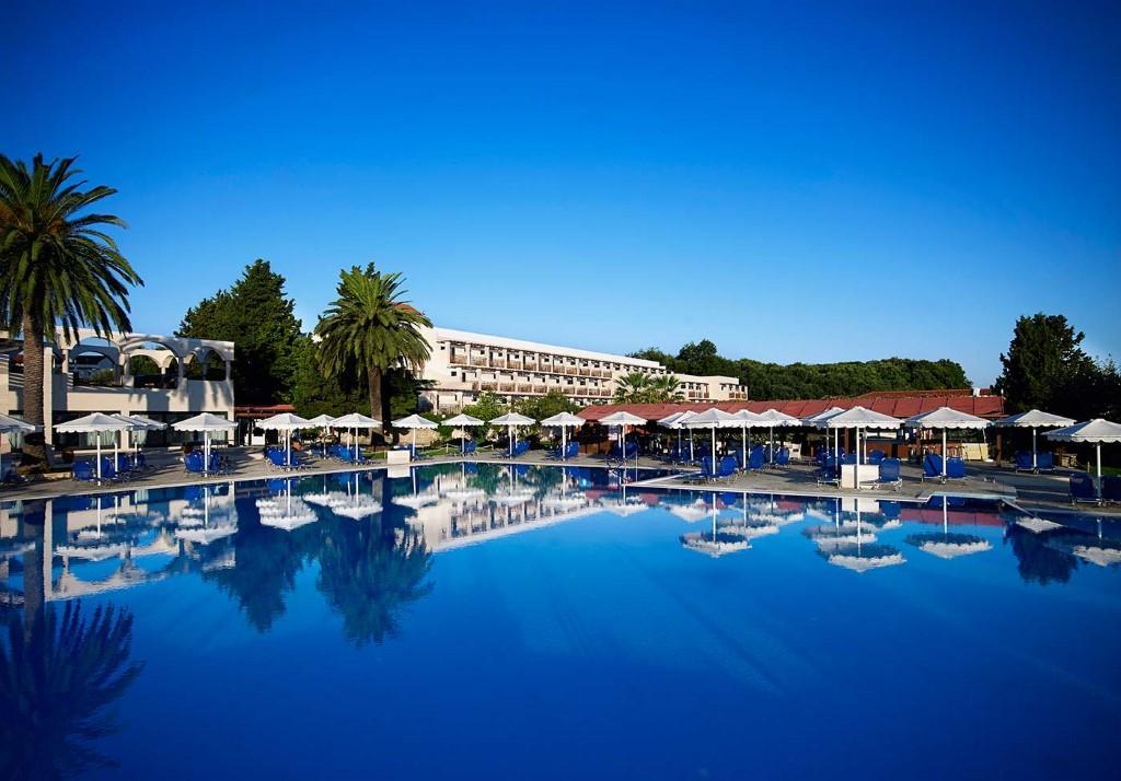 Roda Beach Resort & Spa 외부 사진