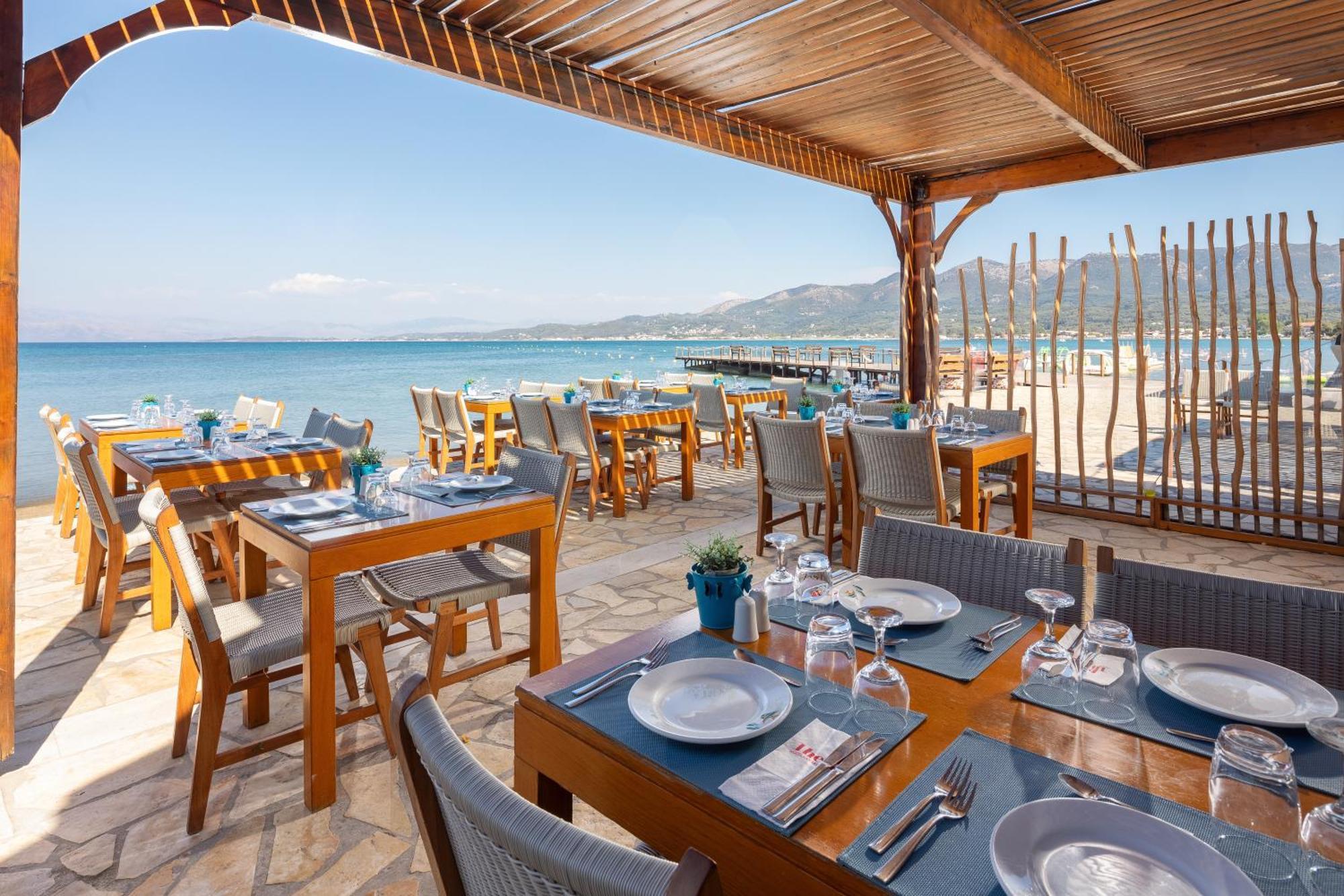 Roda Beach Resort & Spa 외부 사진