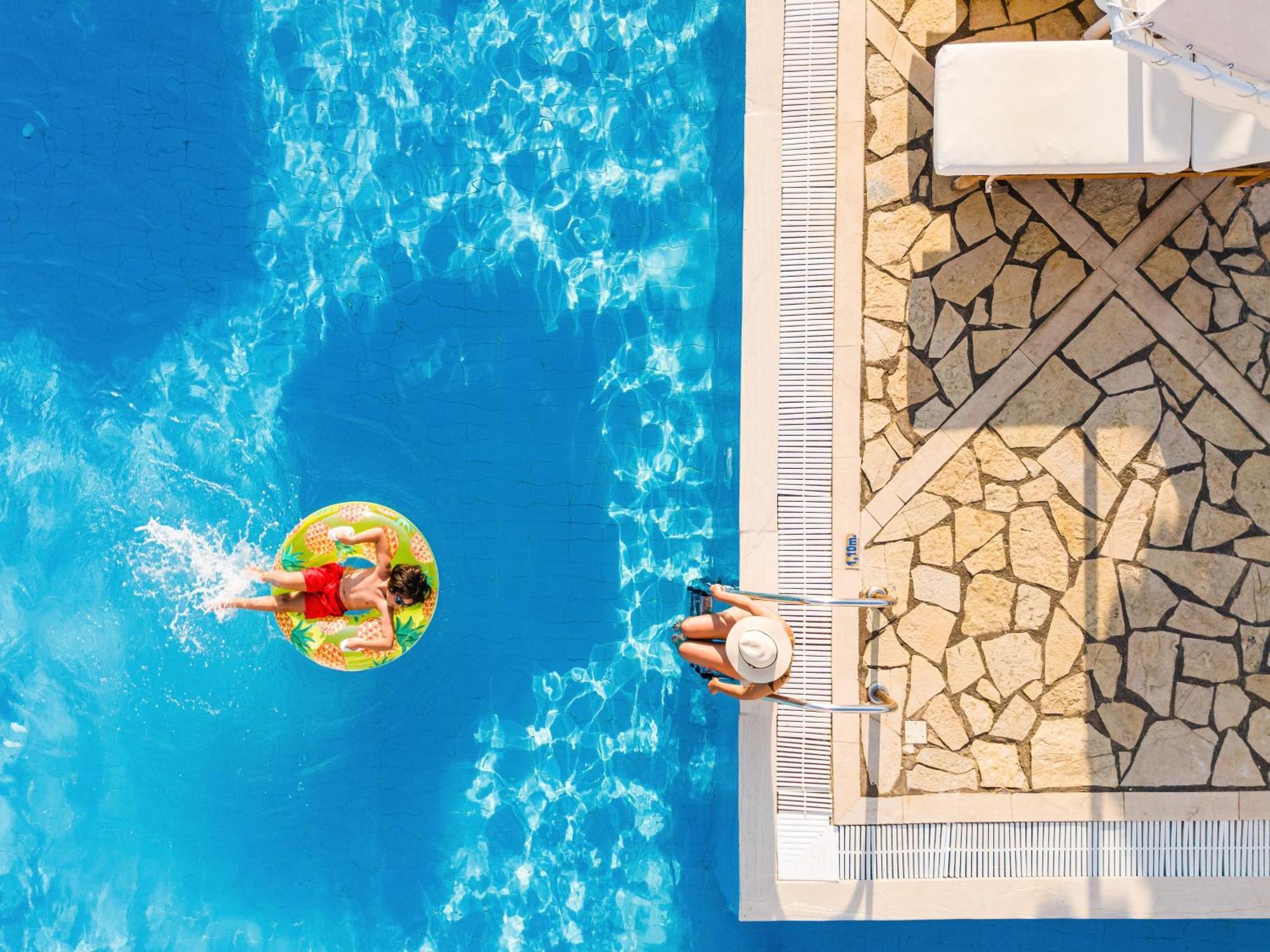 Roda Beach Resort & Spa 외부 사진