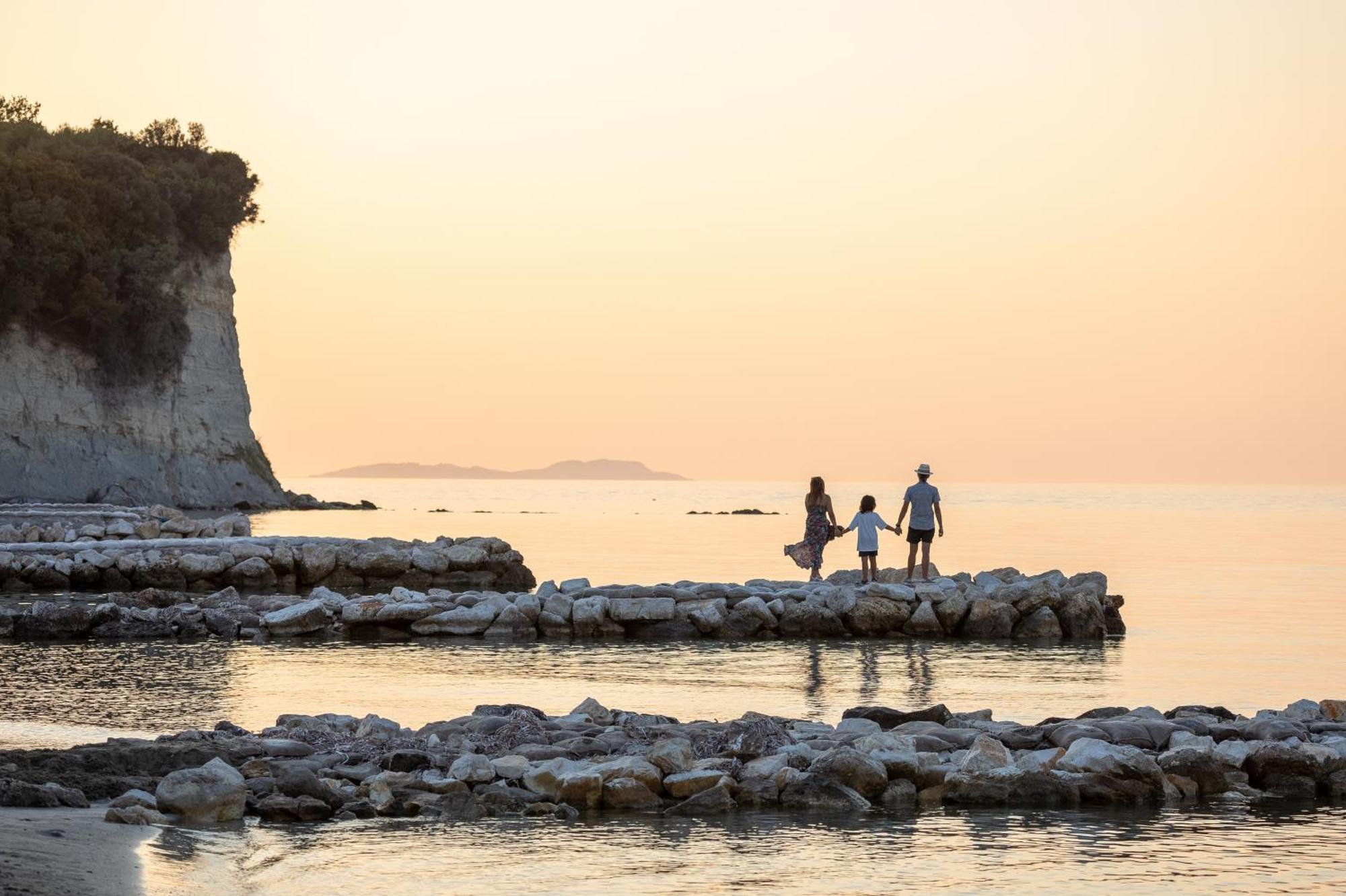 Roda Beach Resort & Spa 외부 사진