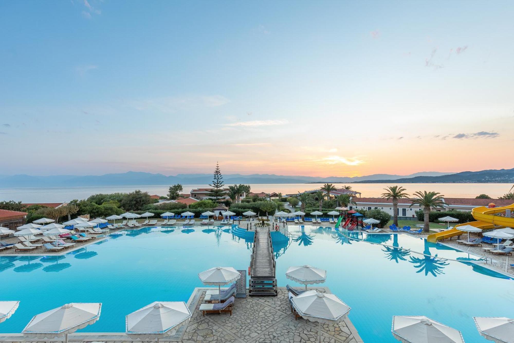 Roda Beach Resort & Spa 외부 사진