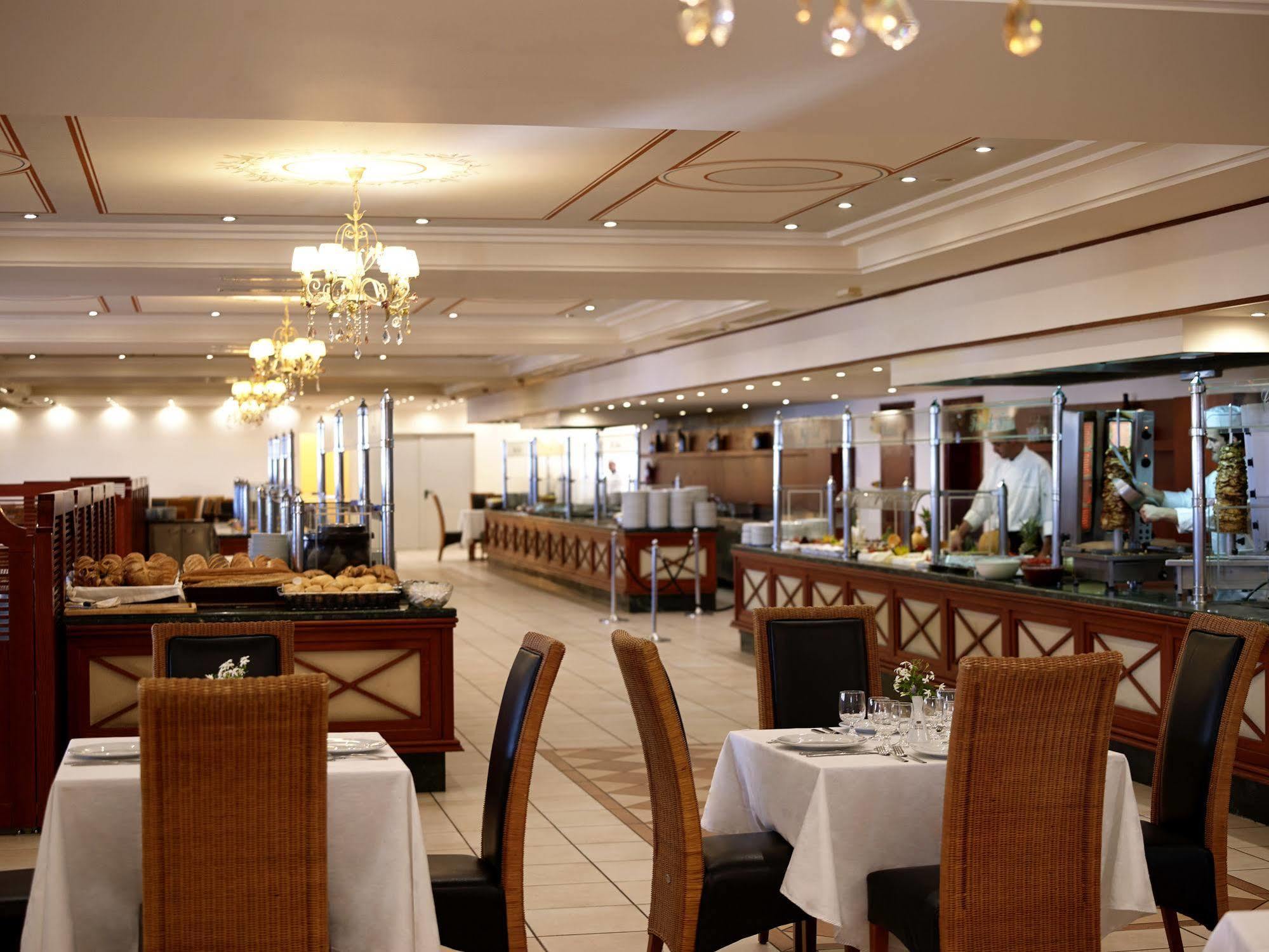 Roda Beach Resort & Spa 외부 사진